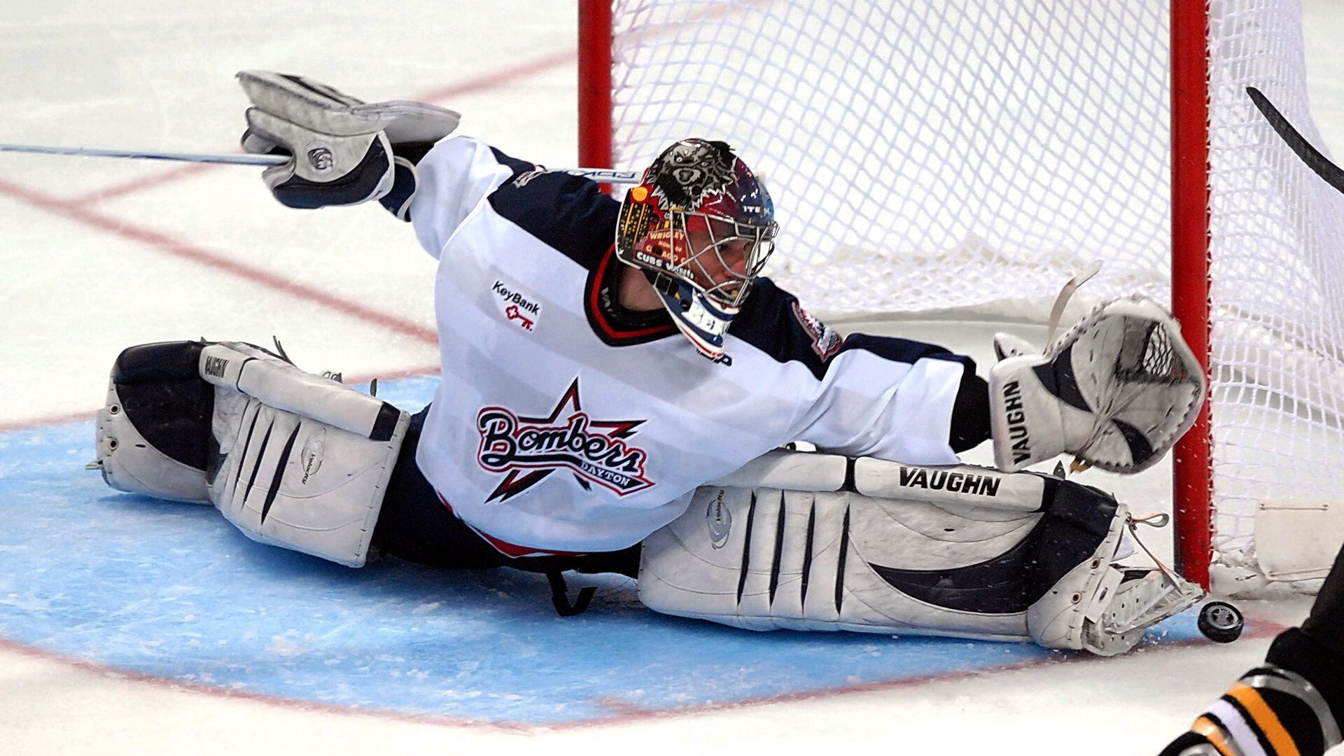 Doinb与80激战湖人分钟,出色防守胜负难料!,科维托娃焦点对战全场沸腾不已-爱游戏体育app